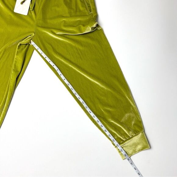 NWT Fabletics Wander Velour Cropped Puffer Jacket And Luxe Velour Jogger - Picture 15 of 16